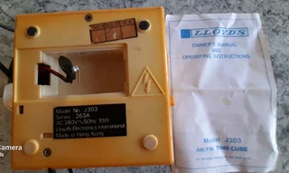 Vintage Lloyd&#39;s clock radio