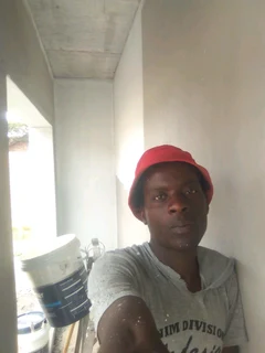 Builder and plasterer urgently looking for job