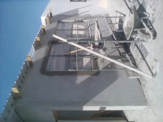 Builder and plasterer urgently looking for job