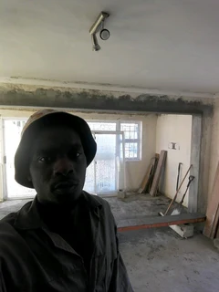 Skilled bricklayer and plasterer