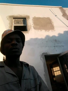 Skilled bricklayer and plasterer