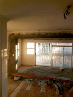 Skilled bricklayer and plasterer