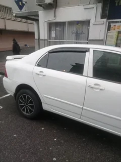 White Toyota Corolla kokoroshe start and go