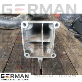 mercedes benz c180 w204 engine support bracket for sale (second hand)