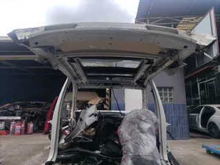 Mercedes-Benz ML350 W166 Roof Section for Sale – Replacement Shell Cuts