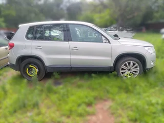 2009 Volkswagen Tiguan 1.4 TSI Breaking for Spares used parts for sale