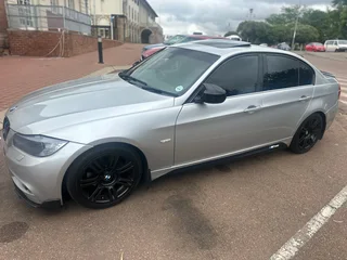 BMW 320i e 90 sport R70000  and negotiable
