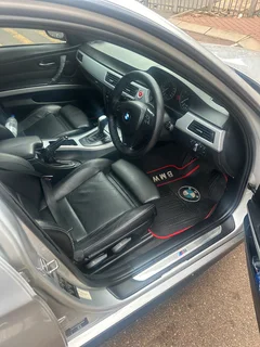 BMW 320i e 90 sport R70000  and negotiable