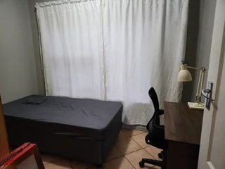 Student accomodation-3 Students sharing (NOT NSFAS ACCREDITED)