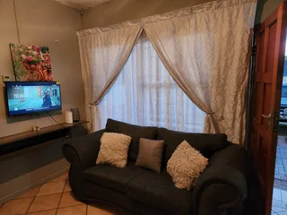 Student accomodation-3 Students sharing (NOT NSFAS ACCREDITED)