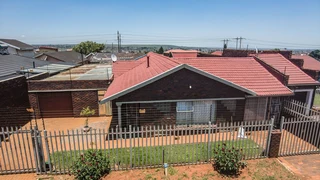 4 Bedroom house for sale in Lenasia South, Johanessburg