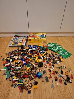 Lego collection not 100% complete R850