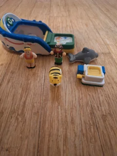 Lots of children&#39;s toys bulk