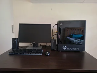 Selling evetech gaming pc core i5 10400F, GTX1660 Ti, 16GB memory, 512GB NVME SSD, gaming keyboard