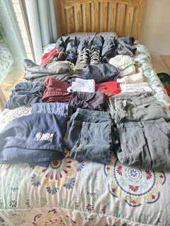 Clothing bundle 25 clothes