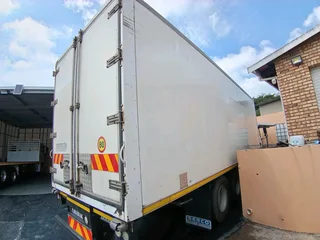 SERCO FRIDGE BODY MAN TRUCK