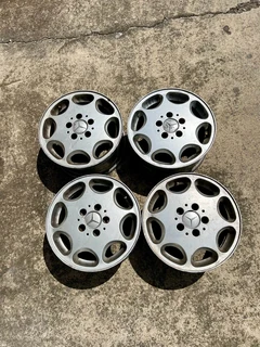 8 hole aftermarket Mercedes-Benz w126 mag rims 15” 7 j e t25