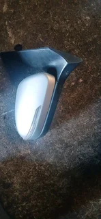 i20 grand mirror with indicator.... Bonnet... Headlight