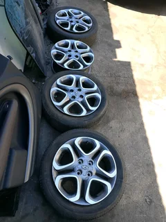 Hyundai i20 magrims with tyres