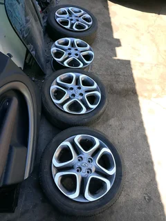 Hyundai i20 magrims with tyres