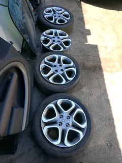 Hyundai i20 magrims with tyres