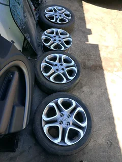 Hyundai i20 magrims with tyres
