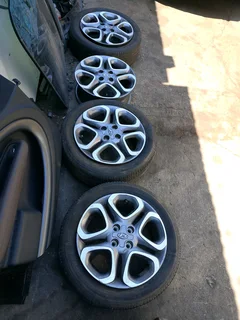 Hyundai i20 magrims with tyres