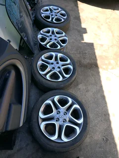 Hyundai i20 magrims with tyres