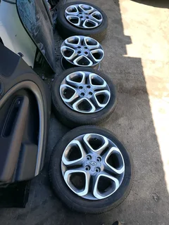 Hyundai i20 magrims with tyres