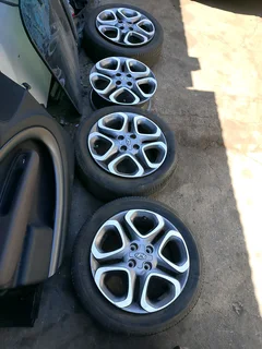 Hyundai i20 magrims with tyres