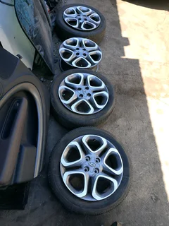 Hyundai i20 magrims with tyres