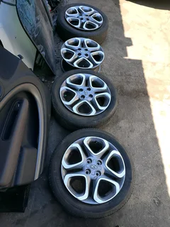 Hyundai i20 magrims with tyres