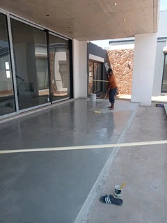 Decorative screed flooring