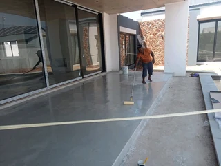 Decorative screed flooring