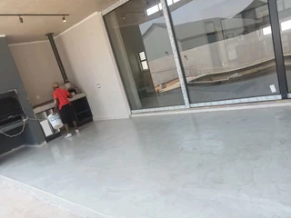 Decorative screed flooring