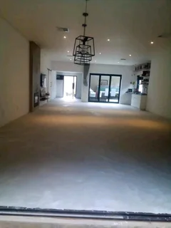 Decorative cementatious screed flooring