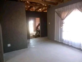 Decorative cementatious screed flooring