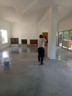 Decorative cementatious screed