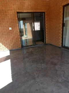 Decorative cementatious screed