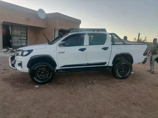 Toyota hilux gd6 double cab 4x4 manual 250000km clock paper work in order