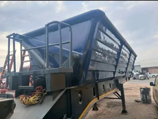 2017 LEADER Side-Tipper Links Trailer – R495,000 Excl. VAT