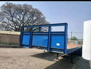 Attention-Grabbing 2003 Triaxle Flatdeck Trailer!Your Investment: R195,000 Excluding VAT*