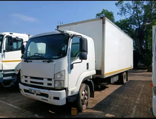 Immaculate ISUZU FSR800 Volume-Body Truck 2015