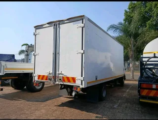 Immaculate ISUZU FSR800 Volume-Body Truck 2015