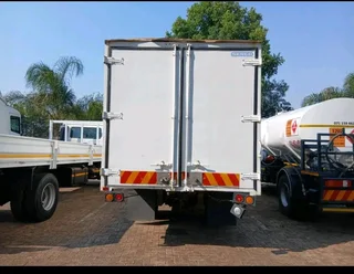 Immaculate ISUZU FSR800 Volume-Body Truck 2015