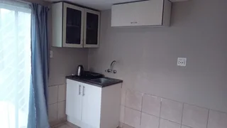 Studio Apartment to Rent - Waterkloof Glen
