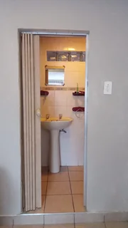 Studio Apartment to Rent - Waterkloof Glen