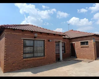 Spick and Span Two Bed House in Tsakane Ext5