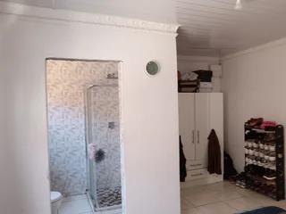 Spick and Span Two Bed House in Tsakane Ext5