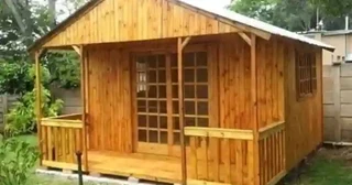 Log,Louvre,pallet and knottypine.log